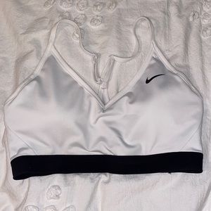 nike sports bra size medium